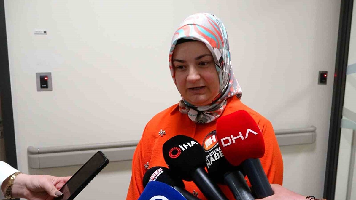 Acil operasyona alınan Fatma Kara'nın sezaryenle doğan bebeğinin boynunda tümör tespit edildi.