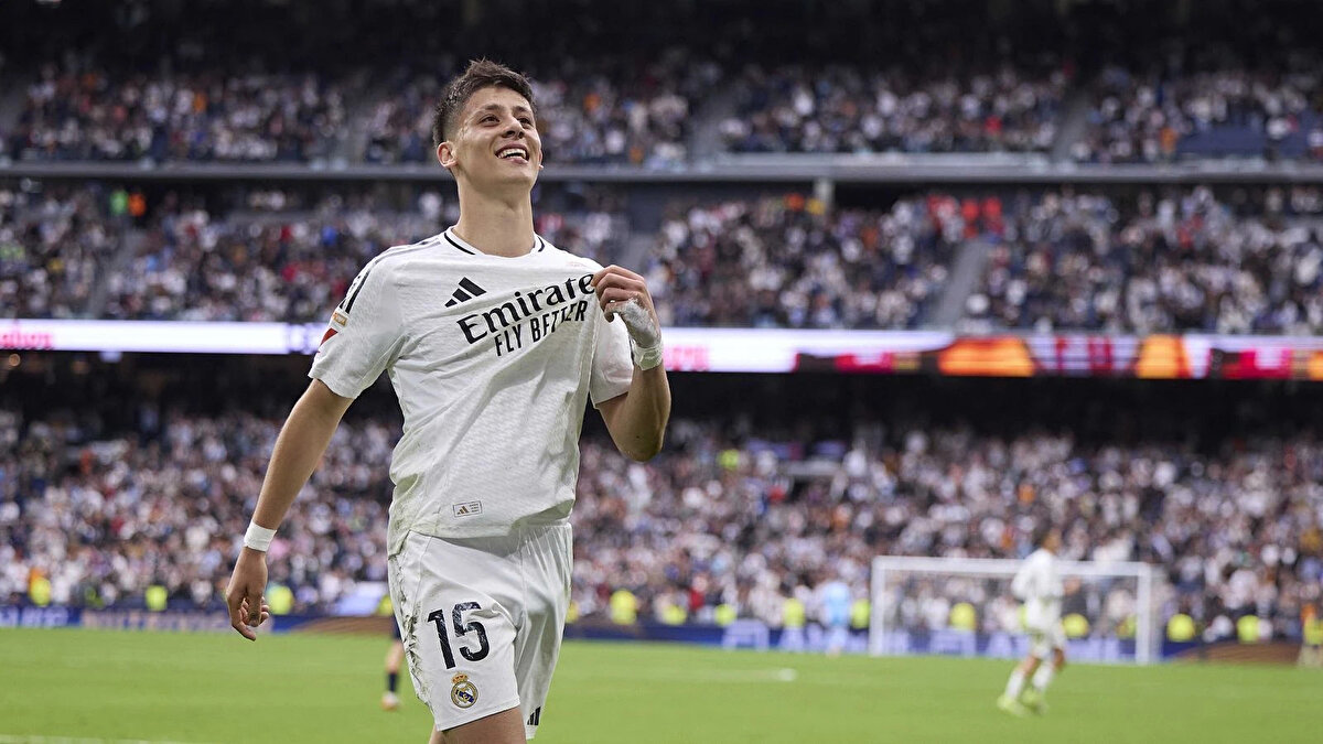 O dönem takımda şans bulamayan milli futbolcunun bu durumundan yararlanmak isteyen Katalan devinin, Arda Güler'i kadrosuna katmak için milli futbolcunun yakın çevresi ile görüşmeler yaptığı aktarıldı.