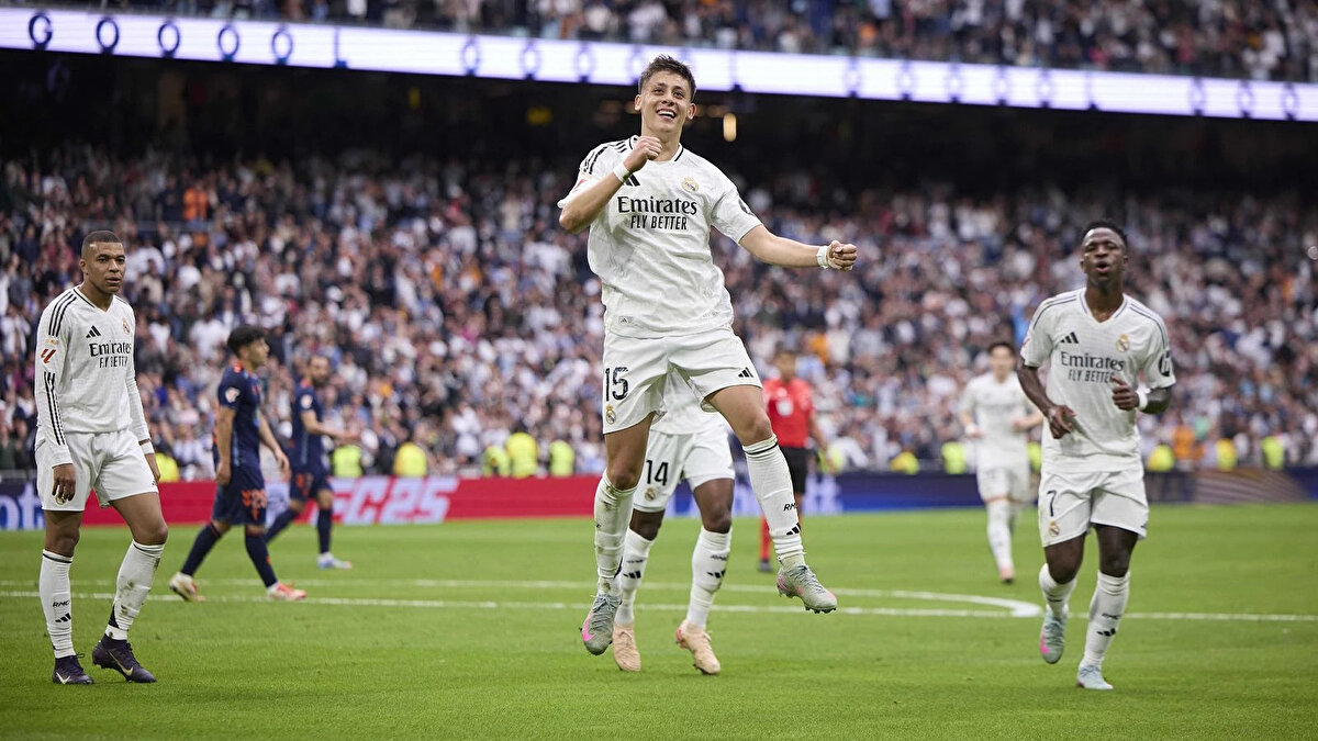 Real Madrid'de geçen sezon olduğu gibi yine istediği forma sürelerini sezon sonuna doğru bulabilen Arda Güler, performansı ile beğeni topladı.