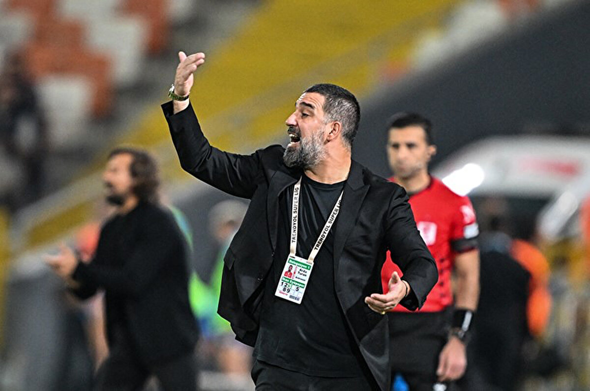 Arda Turan'ı radarına alan Süper Lig takımının hangisi olduğuna dair ise bir bilgi paylaşılmadı.<br>