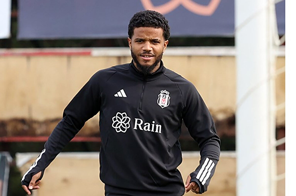 Valentin Rosier şu açıklamaları yapmıştı | "Biraz isteksizdim çünkü Türkiye'yi bilmiyordum. Beşiktaş'ın büyük bir kulüp olduğunu biliyordum ama Türkiye hakkında fikrim yoktu, ligi tanımıyordum. Beşiktaş büyük bir kulüptü ama ligi öğreniyordum. Sonunda imzayı attım ama teknik direktör beni istemiyordu. Beni isteyen kulüp başkanıydı. Türkiye^ye transfer olan yabancı futbolcular genellikle tanınan isimlerdi ve ben tanınmıyordum. Teknik direktör başta beni istememişti. O Türkiye'nin Zidane'ı gibi. İkinci sezonun sonunda Nice beni istiyordu. Ben ayrılmak istiyordum. Ama sonunda transfer gerçekleşmedi. Ayrıca ilk sezonun sonunda Galatasaray beni istemişti. Galatasaray çok iyi bir teklif sunmuştu. Sonrasında Galatasaray teknik direktörüne (Fatih Terim) mesaj yolladım ve' Siz büyük bir kulüpsünüz ama ayrılmayacağım. Beşiktaş'ta kalmak istiyorum.' dedim. Galatasaray'da daha fazla kazanabilirdim. Sonrasında bunlar yaşandı."<br>