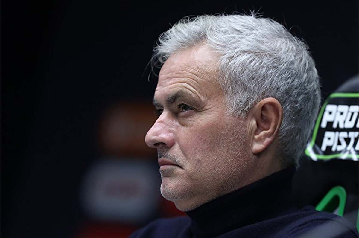 Al-Arabiya'nın geçtiği habere göre Jose Mourinho, Suudi Arabistan'dan 2 yıl için 120 milyon euroluk bir teklif aldı.<br>