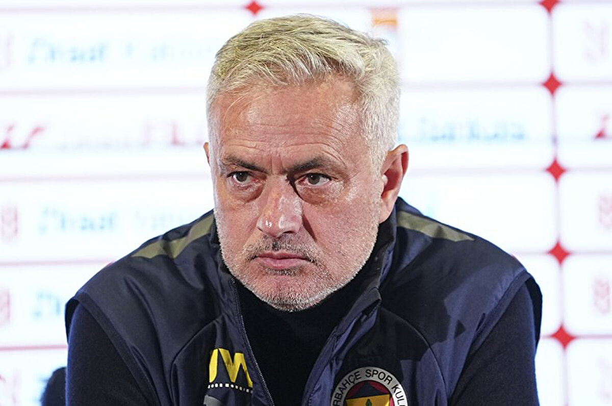 Söz konusu haberde takım ismi açıklanmazken, Mourinho'nun bu rakamı kabul etmesi halinde dünyanın en çok kazanan teknik direktörü olacağı vurgulandı.<br>