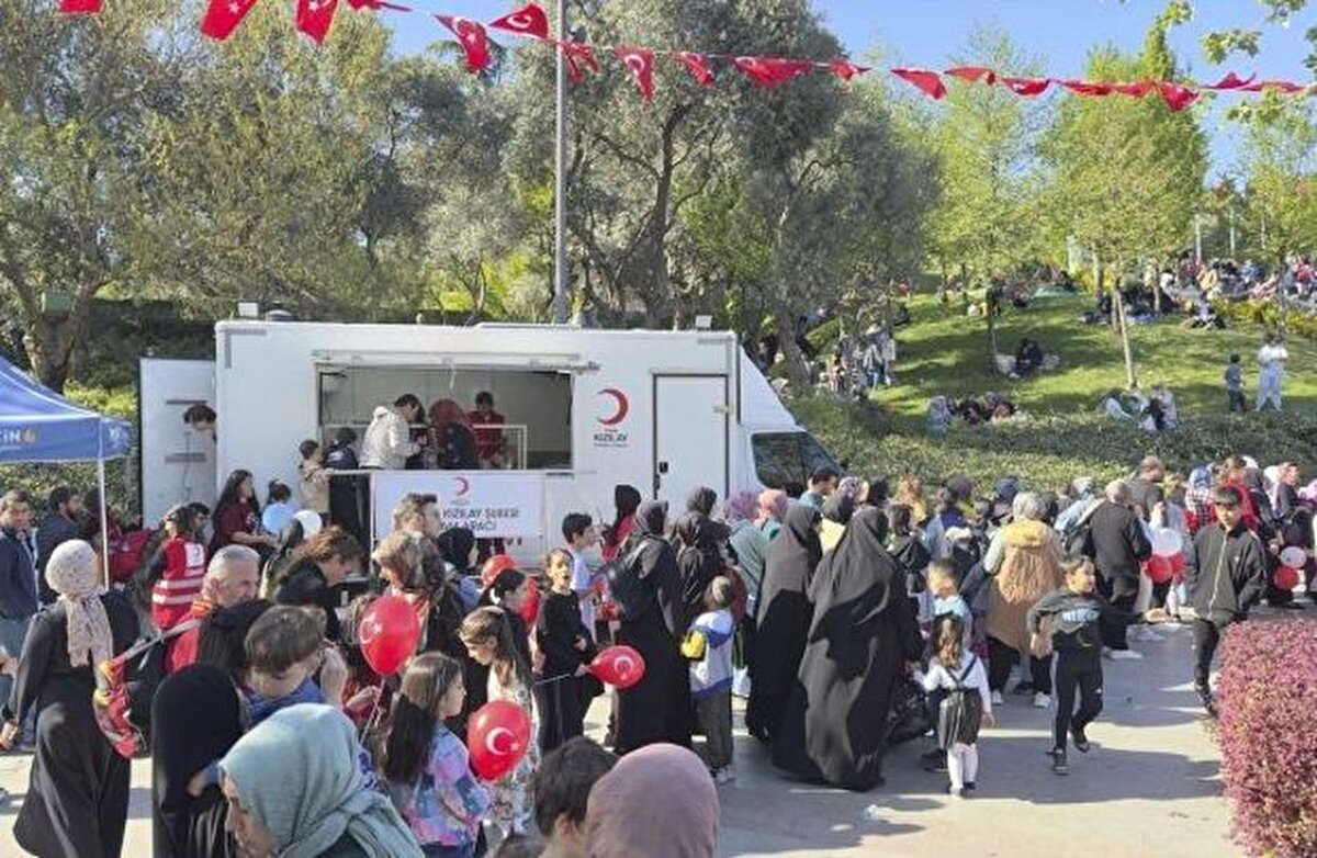 Rapora göre artçı depremler, yaklaşık 40 kilometre uzunluğunda ve 12 kilometre genişliğinde bir alanda, ana fayın kuzeyinde yoğunlaştı. Bu sarsıntılar özellikle Kumburgaz Havzası ve kuzey bloktaki ikincil fay hatlarında kümelendi. Bazı artçılar 30 kilometre derinliğe kadar ulaştı.<br><br>Depremin meydana geldiği bölgenin, en son Mayıs 1766'da deprem üreten Doğu Sırt Kuzey Segmenti (Kumburgaz Fayı) ile Silivri Sırt Güney Sınır Fayı arasında yer aldığı ifade edilirken, 2019'daki Silivri depremleri sonrasında bölgede gözlenen gerilim değişimi ile 2025'teki depremin lokasyonu arasında uyum bulunduğu vurgulandı.