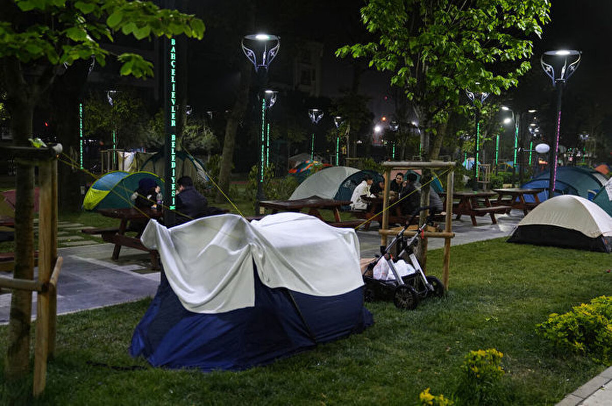 Akademisyenlerin hazırladığı ön raporda, depremin ivme değerine ilişkin bulgulara da yer verildi. Depremin hissedildiği Marmara Bölgesi'ndeki tüm il ve ilçelerin yer aldığı tabloda, en yüksek ivme değeri İstanbul'un Küçükçekmece ilçesinde ölçüldü. Küçükçekmece'yi, Eyüp, Marmara Ereğlisi ve Avcılar takip etti.