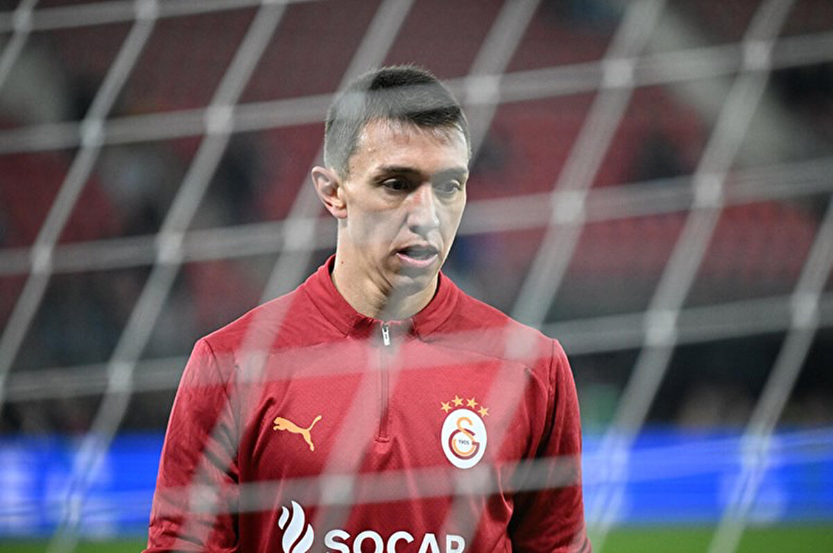 Muslera'nın Galatasaray'dan yeni sözleşme teklifi aldığını aktaran başkan, "Rakamları bilmiyorum ama kontrat yenilemek için aldığı tekliflerin çok büyük olduğunu biliyorum" şeklinde konuştu.<br>