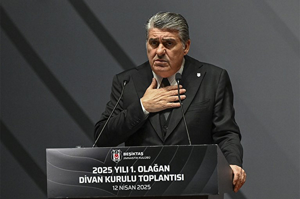 Beşiktaş Kulübü Başkanı Serdal Adalı da geçtiğimiz haftalarda yaptığı açıklamada, "Immobile gelecek sezonun parasını alıp gitmek istemez, o karakterde değil. Aldığımız geri dönüşlere göre Immobile'nin sezon sonunda ayrılacağını düşünüyoruz" ifadelerini kullanmıştı.<br>