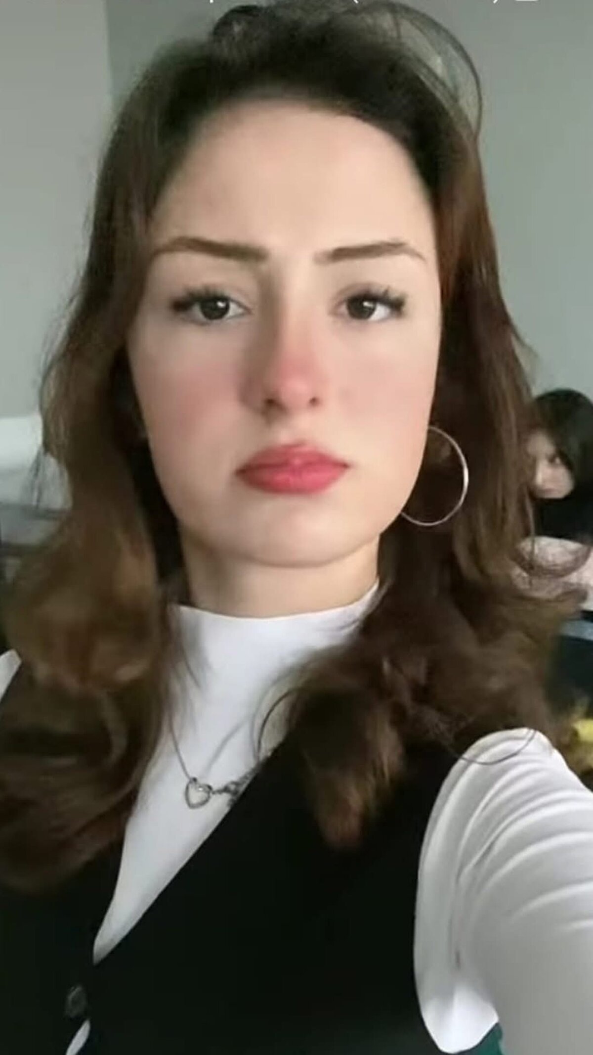 Şüpheli görülen 1 kişinin gözaltına alındığı, olayla ilgisinin olup olmadığının soruşturulduğu öğrenildi. Ölen kardeşlerin hastanedeki otopsi işlemleri ise devam ediyor.