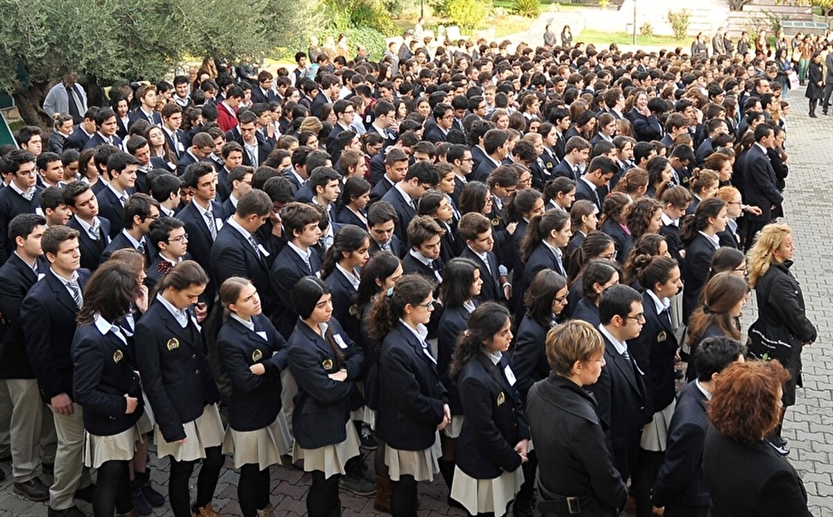 Türkiye Yüzyılı Maarif Modeli'ne bu yıl itibarıyla 1,5 ve 9'uncu sınıflarda geçen MEB, tartışmalar ışığında eğitimcilerin görüş ve önerilerini alarak, öğrencilerin hem akademik hem de kişisel gelişimlerini destekleyen, öğrenci merkezli modern ve esnek bir lise eğitimi için eğitim süreçlerinde bazı iyileştirme ve zenginleştirme çalışmaları yapması bekleniyor.