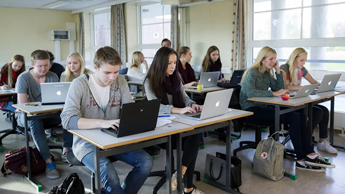 FİNLANDİYA ve İSVEÇ: 6 ila 16 yaş arasında zorunlu eğitim vardır ve erken çocukluk eğitimi genellikle 3 yaşta başlıyor.