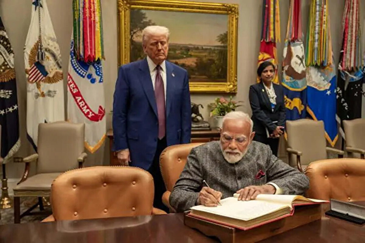 ABD, HİNDİSTAN’IN YANINDA DAHA AÇIK DURUŞ SERGİLİYOR<br><br> <br><br>Keşmir’de 22 Nisan’daki saldırı sonrası Hindistan Başbakanı Narendra Modi, ABD Başkanı Donald Trump ve Başkan Yardımcısı JD Vance ile görüşmeler yaptı. ABD’li yetkililer temkinli olunması gerektiğini vurgulasa da, Washington’dan gelen güçlü destek mesajları, Yeni Delhi’de Hindistan’ın misilleme kararına zımni onay olarak yorumlandı.<br><br>