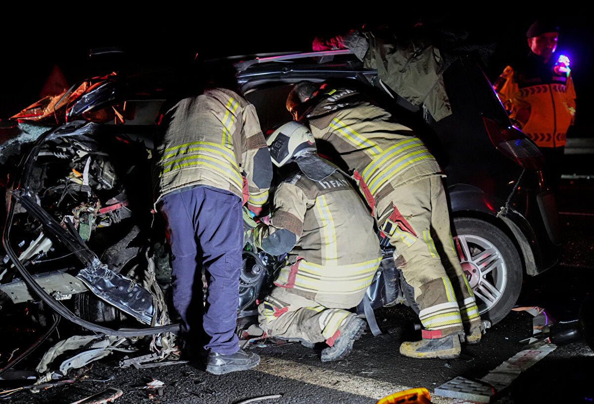 Ağır yaralanan 1 kişi, ambulansla hastaneye kaldırıldı.