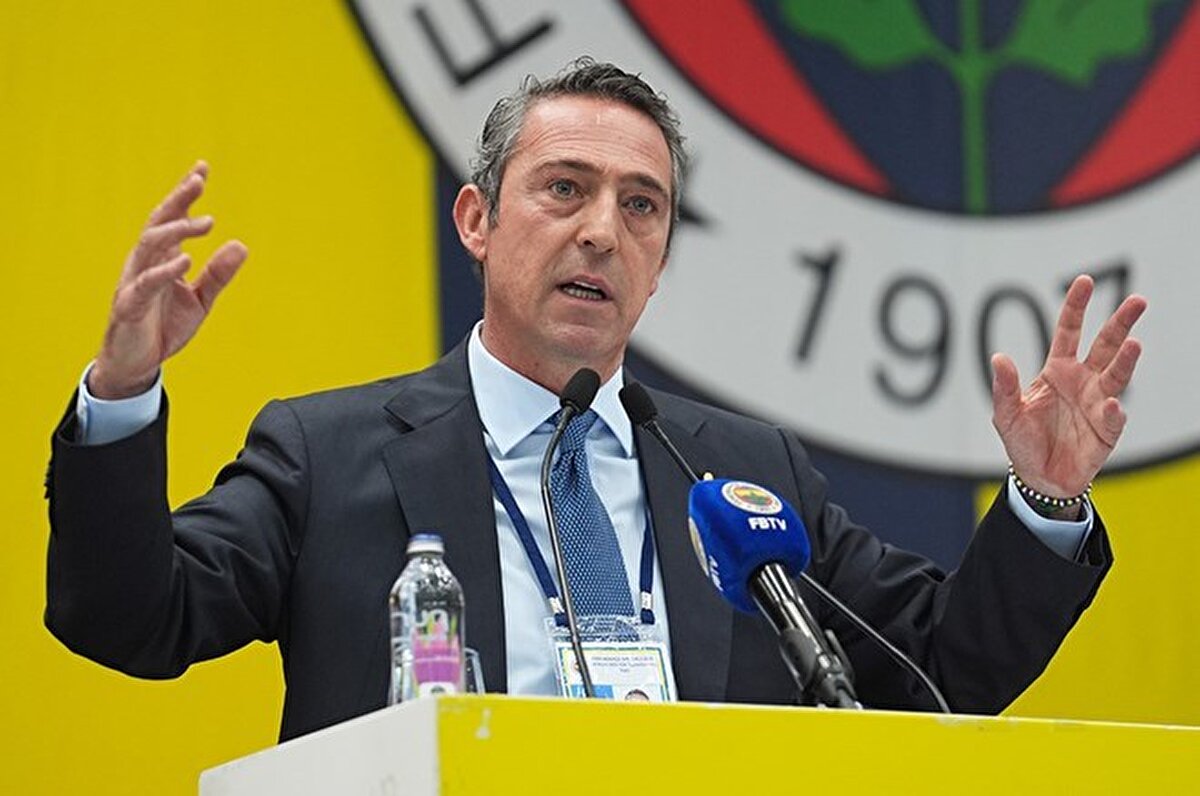 "Bu artık kültür haline gelmeye başladı. Yuhalıyorsun, takım öne geçince alkışlıyorsun. Serdar Dursun'u geçen sene penaltı atmasın diye yuhaladılar. Gol atınca hepimiz alkışladık sonra. Taraftarın tepkisini saygıyla karşılıyorum ama üzülüyorum. Taraftar hancıdır, yönetimler yolcudur."