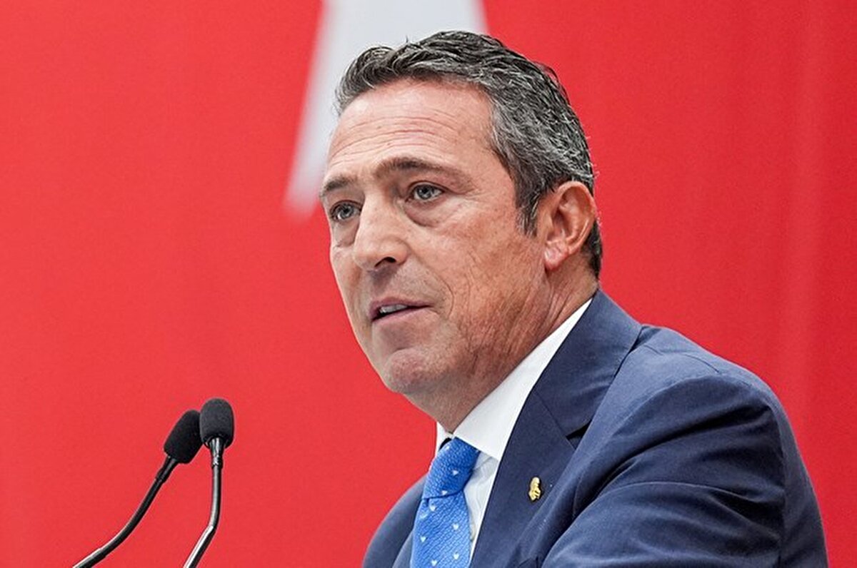 “Herhalde taraftarın gözünde Jose Mourinho'nun kredisi daha yüksek. Derbiden sonra Mourinho ile görüşmedik. Bu akşam buluşacaktık ama program olduğu için buluşamadık. Jose Mourinho galiba İsmail Hoca ile birlikte en iyi iletişim kurduğum hocadır. Yazarım hemen cevap verir, hemen arar. Çok iyi iletişimimiz var.”<br><br>