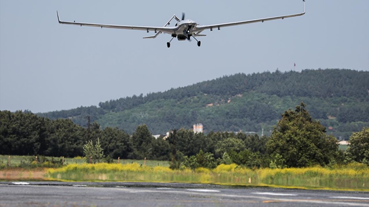 Bayraktar TB2 SİHA'lar, dünya üzerinde birçok noktada rekabete dayalı süreçlerin sonunda ülkelerin envanterlerine girmeyi başardı. 2023'te Kuveyt Savunma Bakanlığının yürüttüğü rekabetçi sürecin kazananı olan Bayraktar TB2, Amerika, Avrupa ve Çinli rakiplerini geride bırakarak önemli bir ihracat sözleşmesine imza attı. Bu başarı Baykar'ın küresel ölçekteki etkisini pekiştirirken, 2024 yılında NATO ve AB ülkelerindeki varlığını daha da güçlendirdi. Hırvatistan ile 19 Kasım 2024'te imzalanan anlaşma sayesinde Bayraktar TB2, NATO üyesi 6 ülkenin ve AB üyesi 4 ülkenin envanterine girdi.