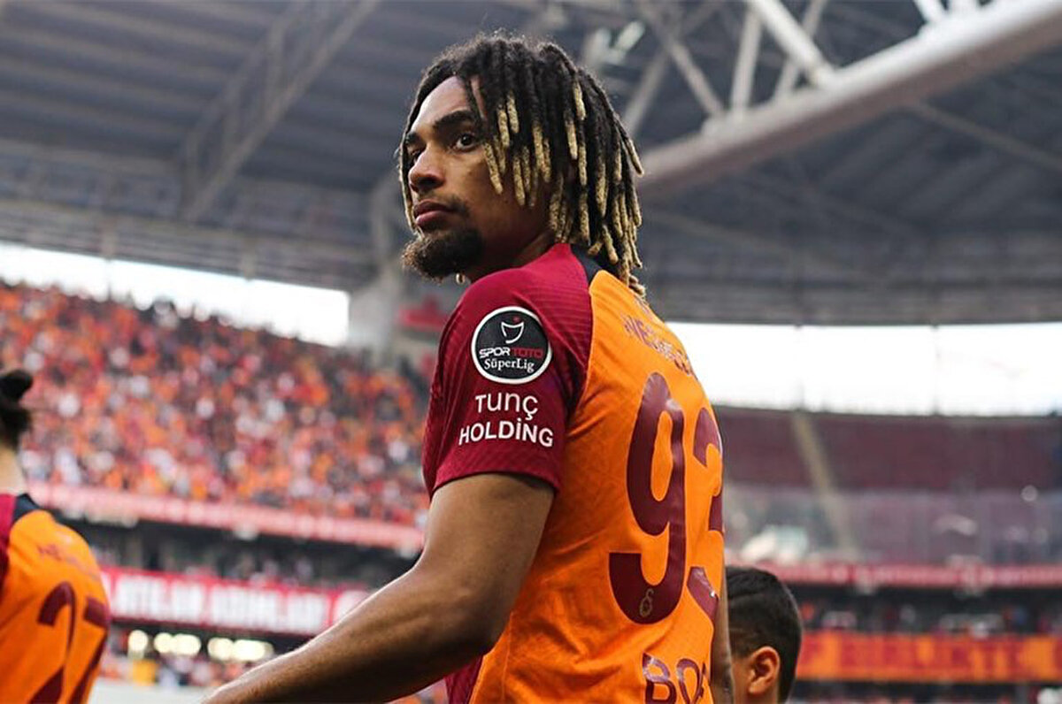 Sezon içinde Alman kaynaklı birçok haberde Bayern Münih'in Sacha Boey'i gözden çıkardığı ve sezon sonunda gelen teklifleri değerlendireceği ifade edilmişti.<br>