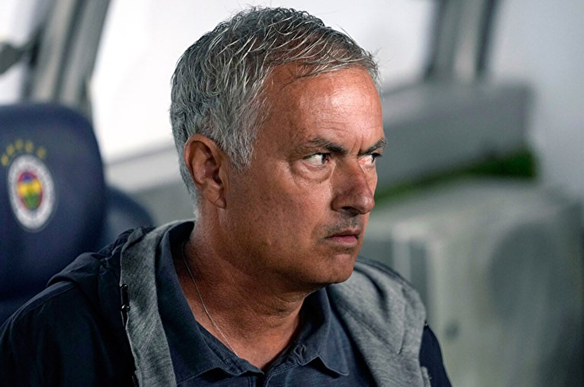 Sarı lacivertli kulübün Mourinho ile yollarını ayıracağı iddiaları ayyuka çıkarken Portekizli hocanın yerine gelme ihtimali olan isimler de konuşulmaya başladı.<br>