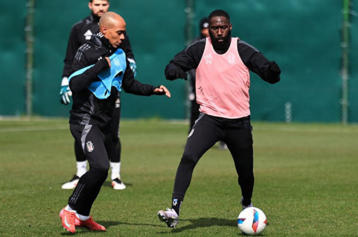 Uduokhai oyuna girdikten sonra sol beke geçen ve rakiplerine yine geçit vermeyen Masuaku hem teknik heyet hem yönetim hem de taraftarların alkışını aldı.<br>