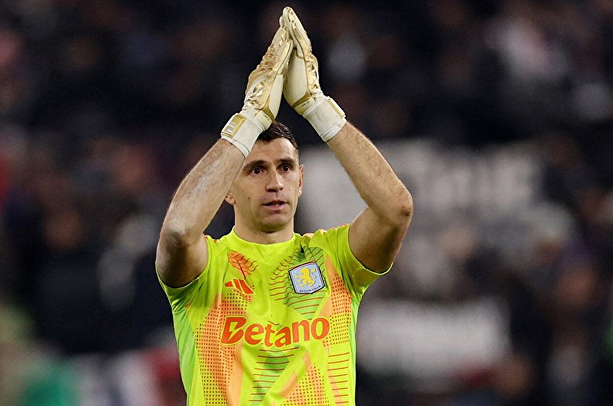 İyi bir teklif gelmesi durumunda Dominik Livakovic'le vedalaşacak olan Fenerbahçe, Fanatik'in haberine göre öncelikli aday olarak Emiliano Martinez'i belirledi.<br>