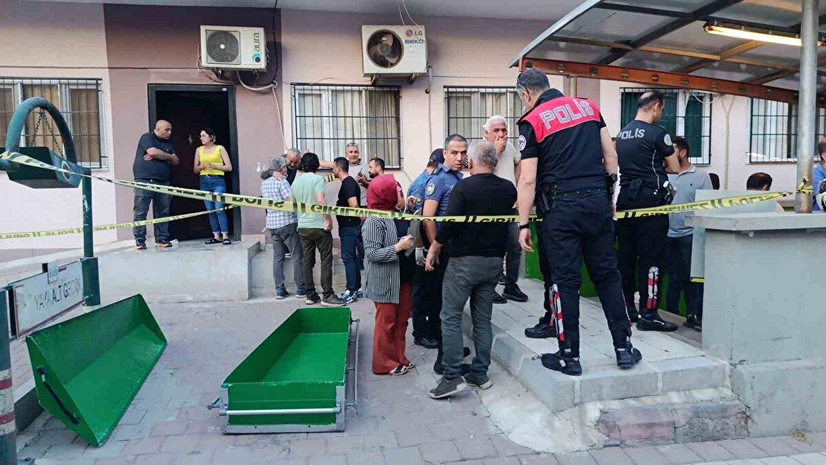 Çevredeki vatandaşların üzerine bölgeye çok sayıda polis ve sağlık ekibi sevk edildi. Asayiş Şube Müdürlüğüne bağlı Motosikletli Yunus Timler Amirliği ekipleri, kısa sürede olay yerine intikal etti. 