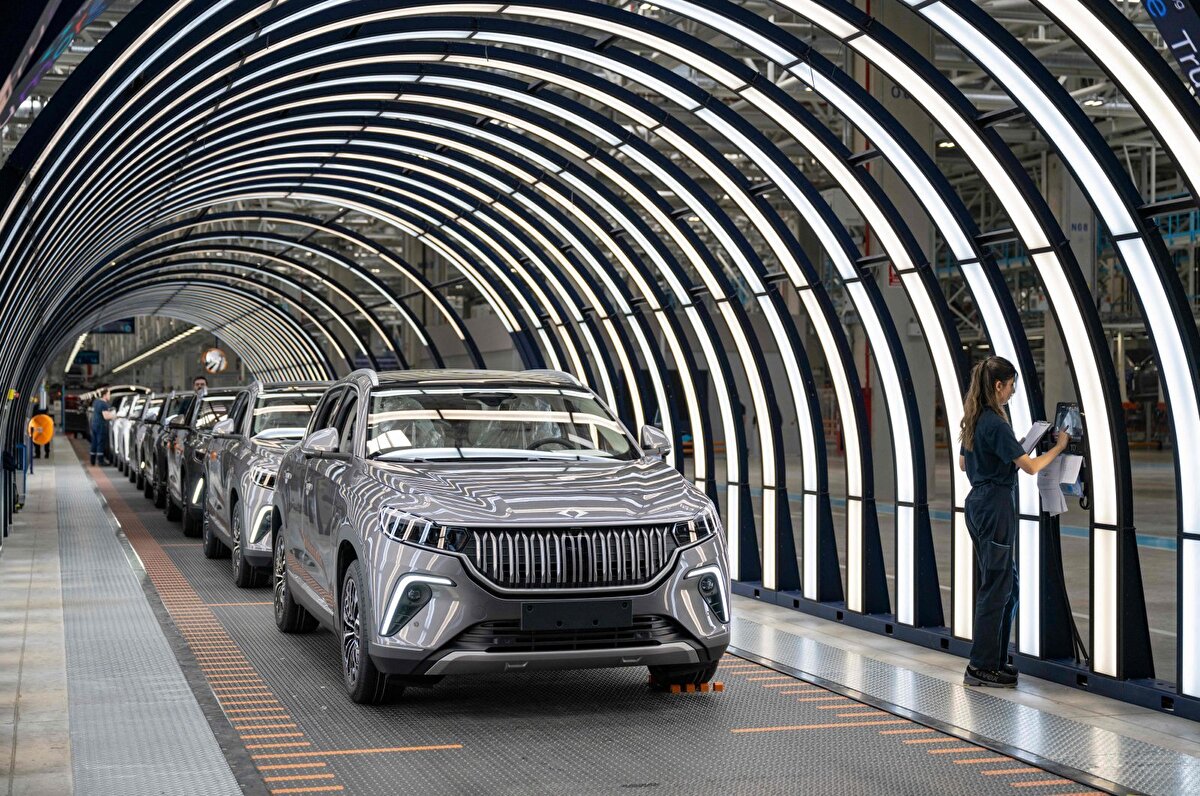 V2 RWD Uzun Menzil:<br><br>1.830.000 TL<br><br>Belirtilen fiyatlara ÖTV, KDV, MTV, plaka ve tescil masrafları dahildir. Trafik sigortası ve kasko fiyatlara dahil değildir. Kampanya ve opsiyon tercihlerine göre fiyatlar değişiklik gösterebilir.