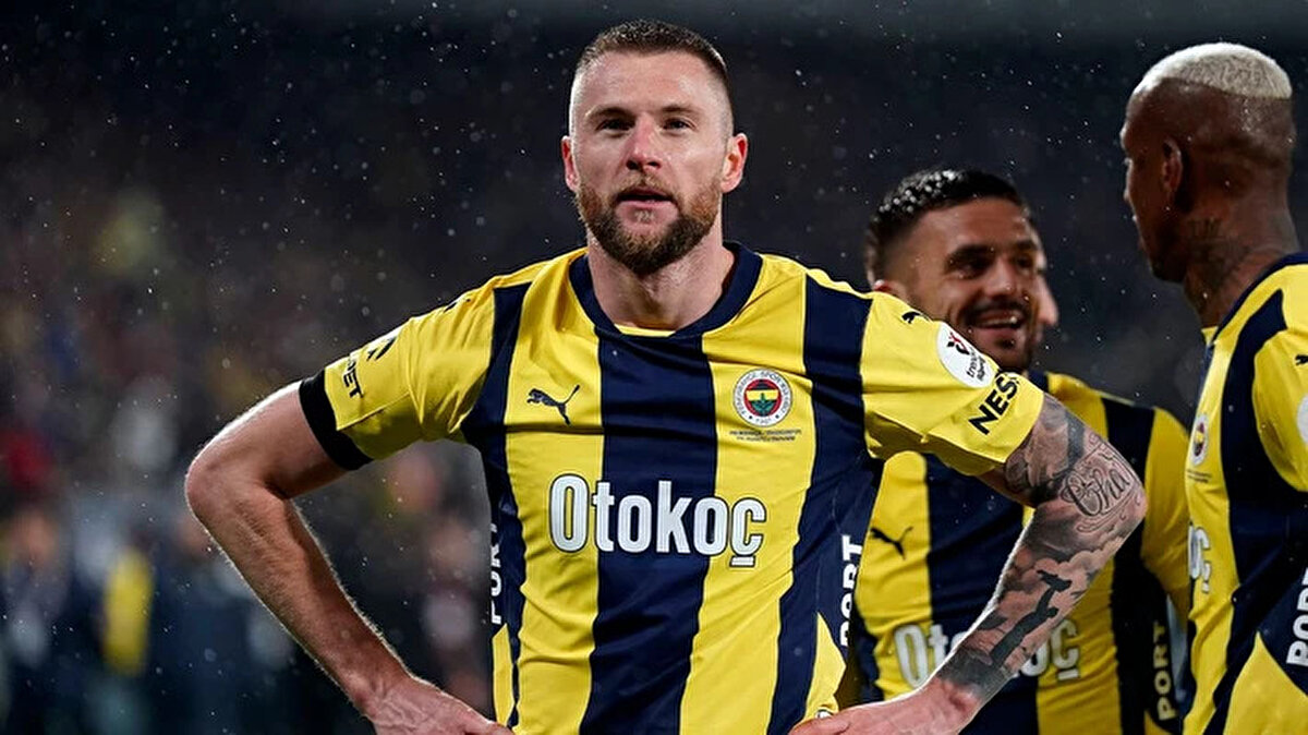 Fotomaç'ın haberine göre sarı-lacivertliler, Milan Skriniar transferinde mutlu sona ulaşamazsa rotasını Suudi Arabistan Ligi'ne çevirecek.<br><br>