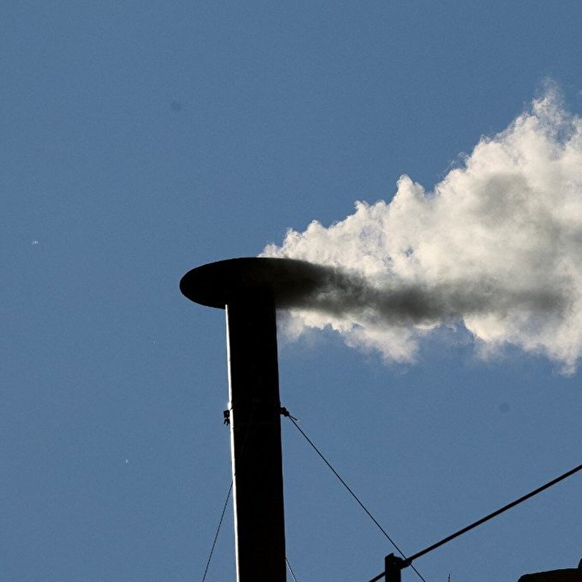 Yükselen beyaz dumanla, Katolik dünyasında yeni bir dönem başladı. Papa Francis'in 21 Nisan 2025'teki vefatının ardından başlayan süreçte, 7 Mayıs'ta konklav toplandı ancak papa seçilemedi. 133 kardinalin katılımıyla gerçekleşen konklavın ikinci gününde yeni papa seçildi.