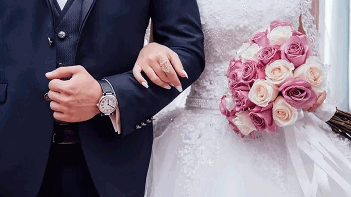 TEDB Başkanı Hakan Akçam, uygulamanın detaylarını kamuoyuyla paylaşarak, "Normal şartlarda, örneğin 30 bin TL’lik bir kiralık ev için kiracıdan da aynı tutarda hizmet bedeli alıyoruz. Ancak Aile Yılı nedeniyle bu ücreti almayacağız. Bakanlıktan onaylanan ve sistem üzerinden barkodlu başvuru belgesiyle gelen çiftlere komisyon uygulanmayacak" dedi.