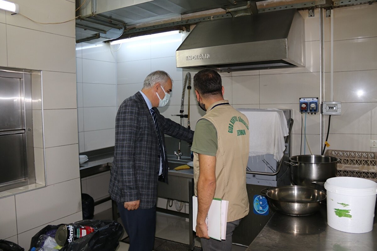 Buna göre, gıda satış ve toplu tüketim yerlerinde gıda işletmesi karekodunun tüketicilerin göreceği yerde bulundurulması zorunlu olacak. 