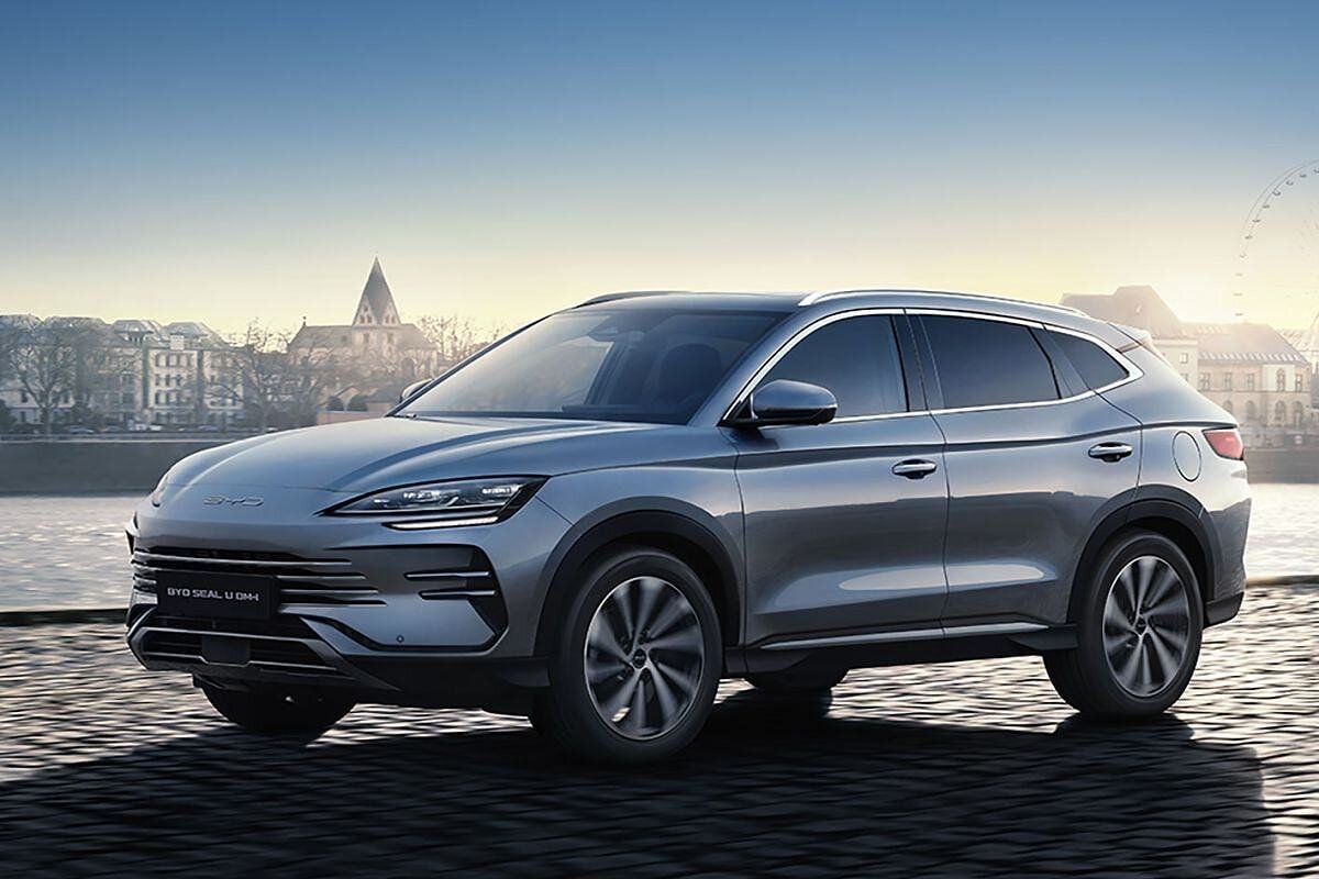 BYD SEAL U DM-i Fiyat Listesi Mayıs 2025<br><br>BYD SEAL U DM-i 1,5L Design - 2.115.000 TL<br><br>BYD SEAL U DM-i AWD 1,5L Design - 2.950.000 I Lansman Özel Fiyat: 2.845.000 TL