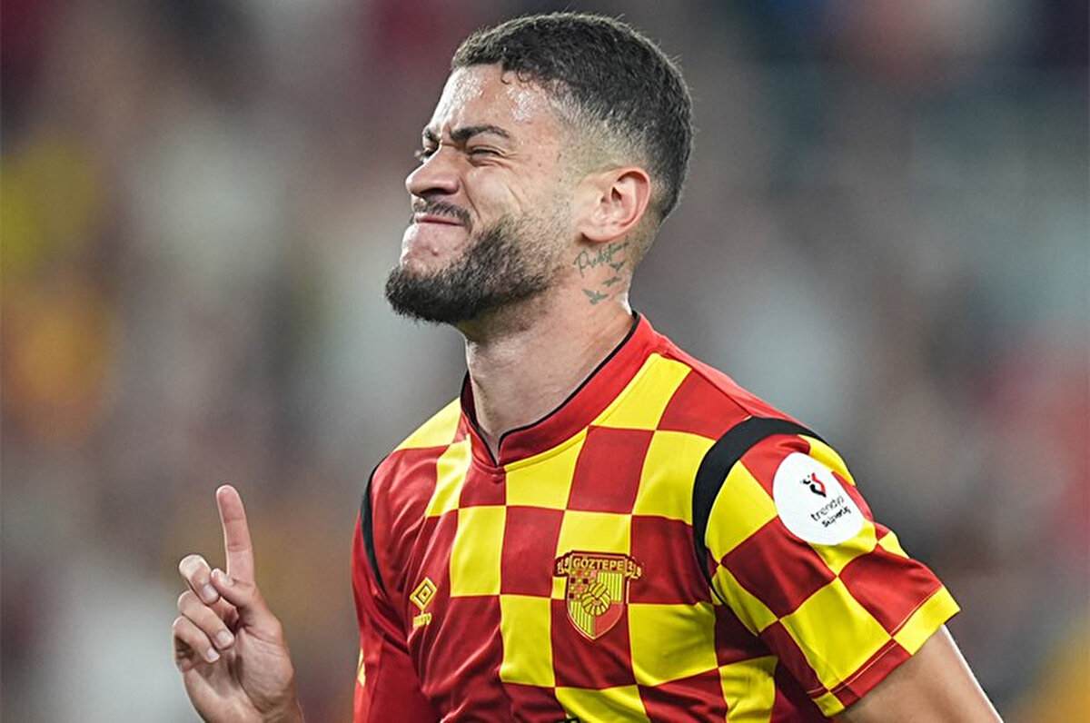 İtalyan devinin yüksek bir bonservis bedeliyle bu transferi gerçekleştirmesi bekleniyor. Romulo'nun da Roma'ya gitmeye sıcak baktığı belirtildi.<br>