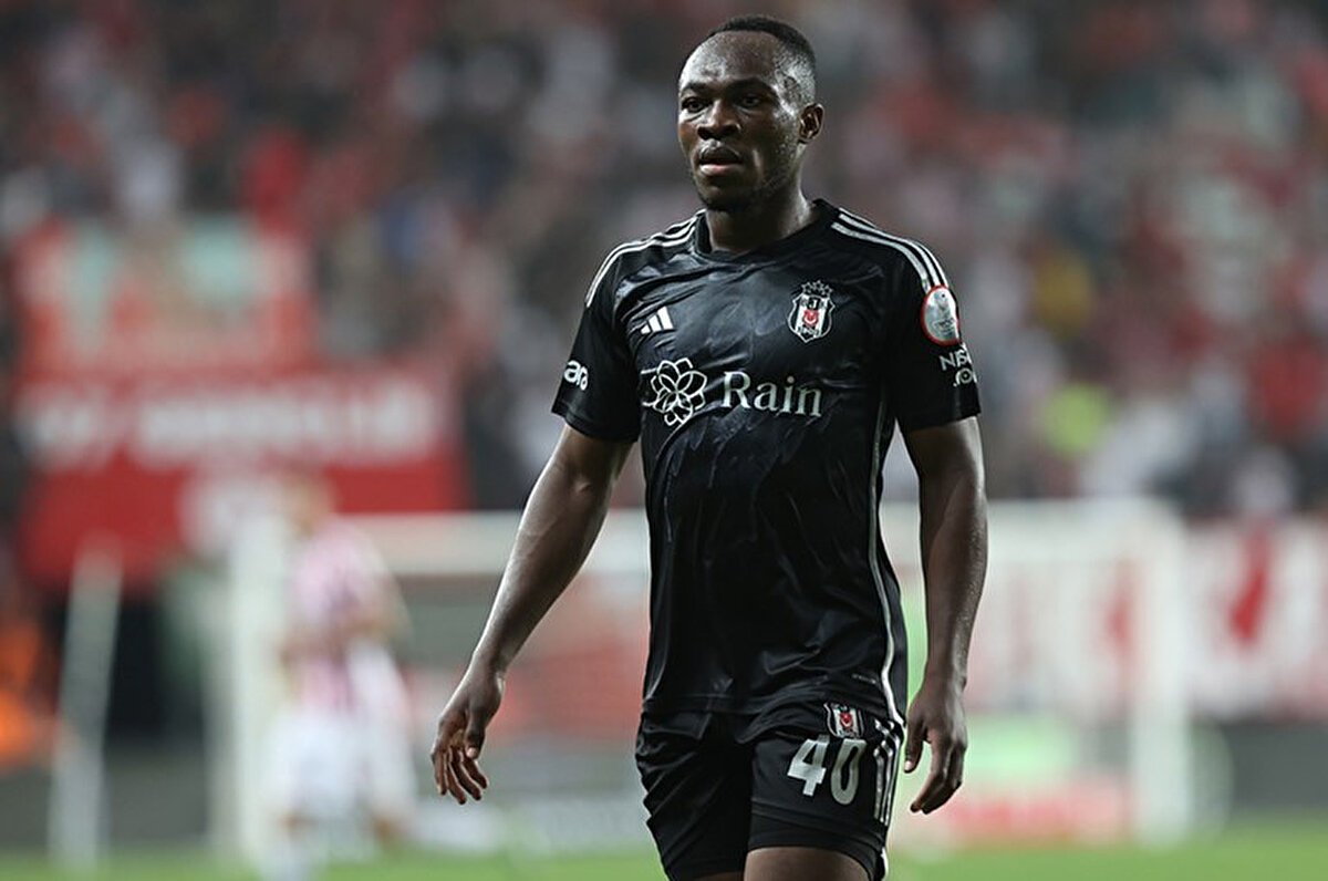 Suudi temsilcisi, Muleka için Beşiktaş'a 1 milyon euro kiralama bedeli öderken, Demokratik Kongolu futbolcunun opsiyonu ise 1.5 milyon euro olarak belirlenmişti.<br>