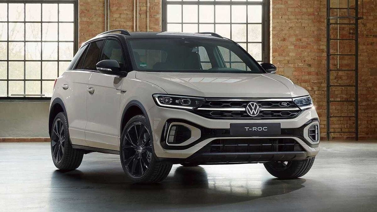 Volkswagen T-Roc Fiyat Listesi Mayıs 2025<br><br>T-Roc 1.5 TSI 150 PS DSG Life - 2.151.000 TL<br><br>T-Roc 1.5 TSI 150 PS DSG Style - 2.412.000 TL<br><br>T-Roc 1.5 TSI 150 PS DSG R-Line - 2.688.000 TL
