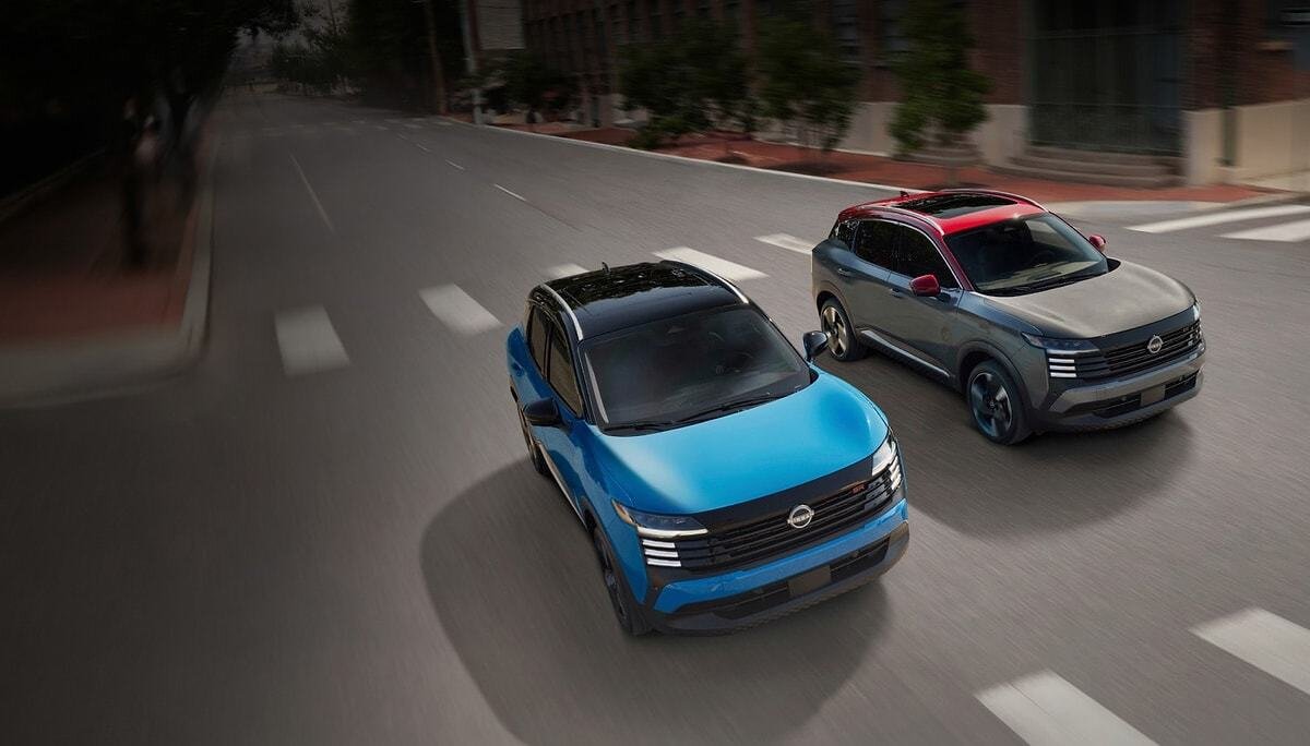 Nissan Fiyat Listesi: Mayıs 2025<br><br>Japon otomobil üreticisi Nissan, Mayıs ayında geçerli tavsiye edilen anahtar teslim fiyatlarını ve kampanyalarını duyurdu. Nissan Juke bu ay ise 1.599.500 TL'den başlayan fiyatlarla, Qashqai ise 2.340.100 TL'den başlayan fiyatlarla satışa sunuldu. <br><br>Nissan tarafından 'Tavsiye Edilen Nakit Alım İndirimli Liste Fiyatları' ise aşağıda bulabilirsiniz. Fiyatlar, ödeme şekilleri ve opsiyonlara bağlı olarak değişebilir.