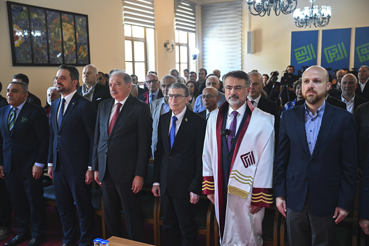 Prof. Dr. Sancar, üniversitenin kendi adını taşıyan salonunda düzenlenen fahri doktora takdim töreninde öğretim görevlileriyle bir araya geldi.