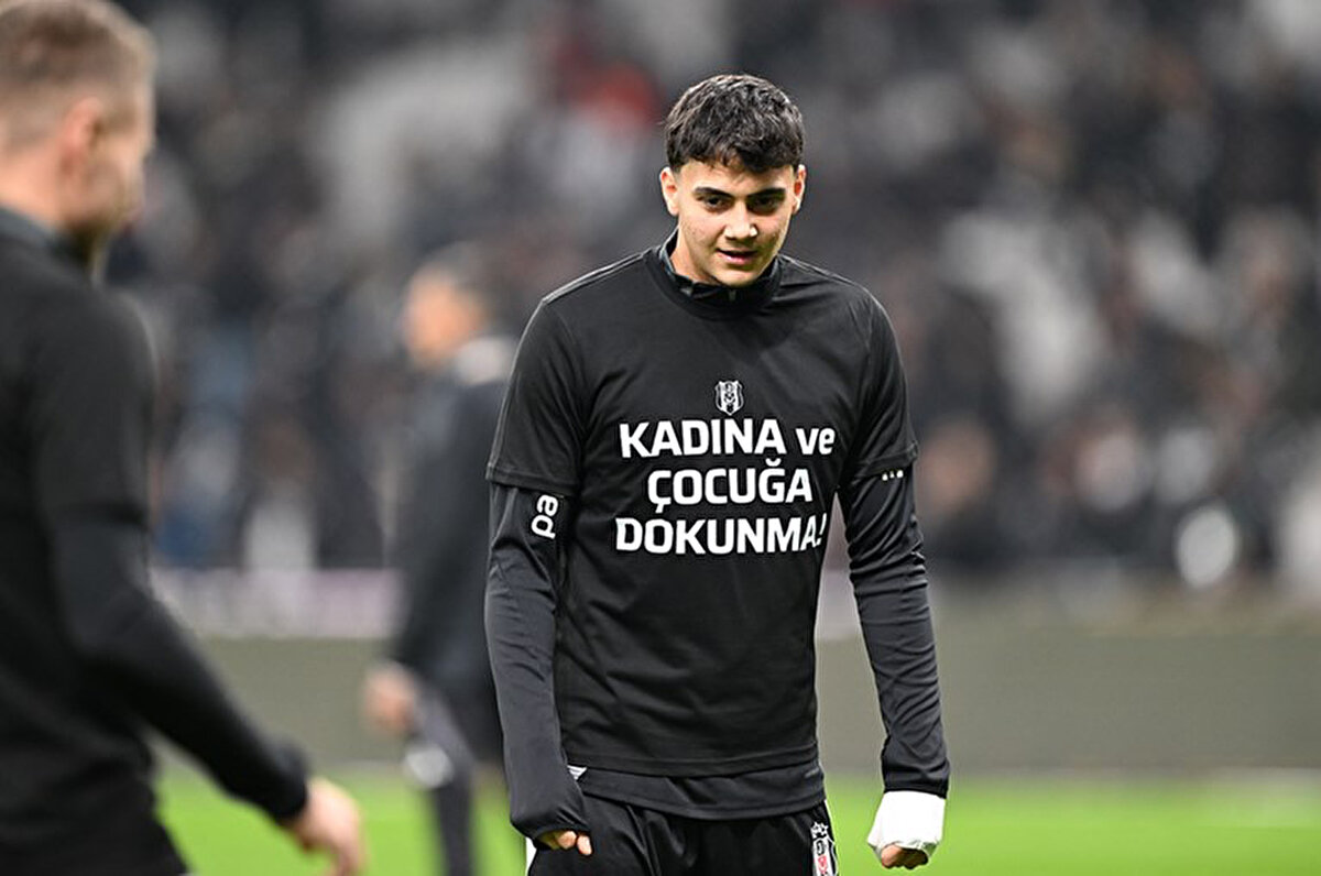 Beşiktaş'ta Ole Gunnar Solskjaer'in derbide formayı verdiği Mustafa Hekimoğlu, Fenerbahçe maçındaki performasıyla Aston Villa'yı harekete geçirdi.<br>