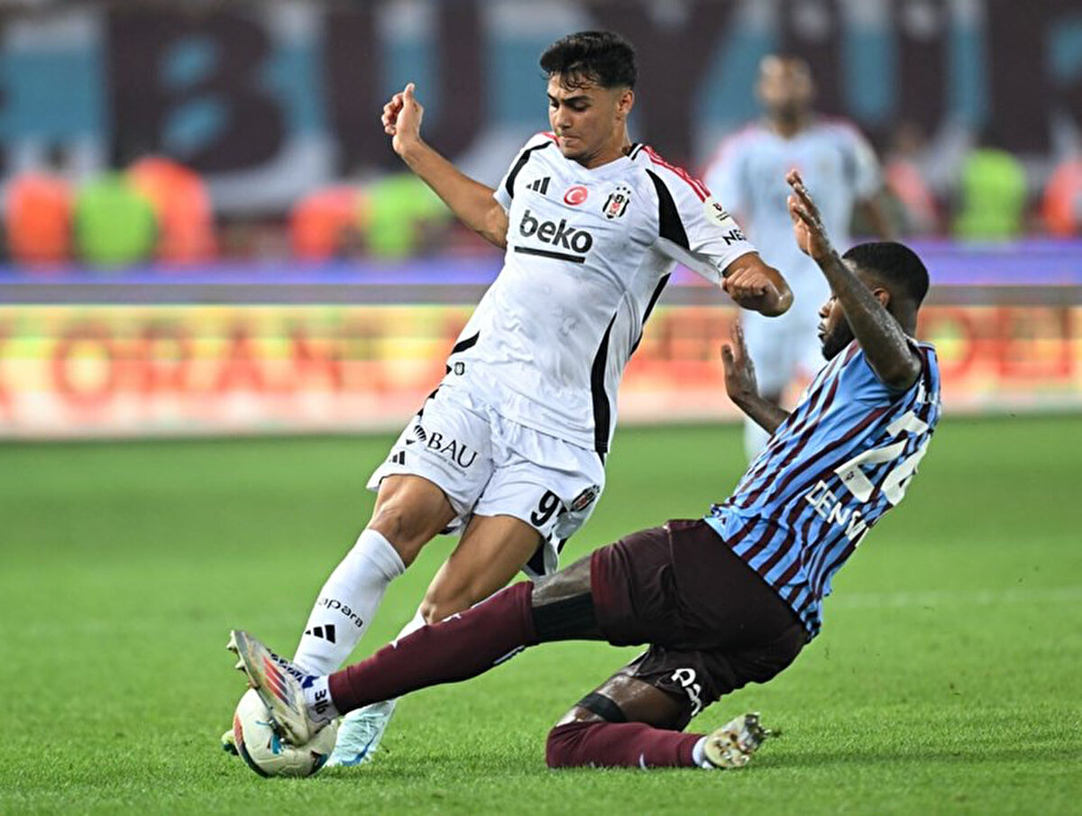 Türkiye Gazetesi'nde yer alan habere göre, 18 yaşındaki futbolcu için Aston Villa görüşme talep etti.<br>