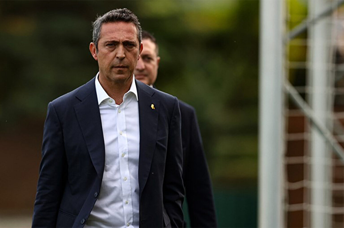 Fenerbahçe Kulübü Başkanı Ali Koç canlı yayında yaptığı açıklamada, "Ben ve arkadaşlarım Yüksek Divan Kurulu Toplantısında bundan sonraki süreç için ne dediysek aynı noktadayız." diyerek seçime gidilmeyeceğini bir kez daha yinelemişti.<br>