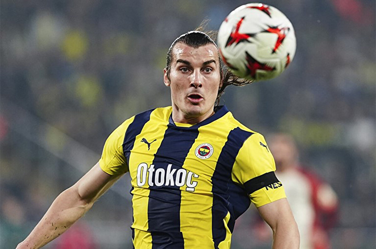 Fenerbahçe'nin Djiku, Cenk Tosun, Çağlar Söyüncü, Burak Kapacak, Amrabat ve Becao ile de ayrılık için masaya oturacağı belirtildi.<br>