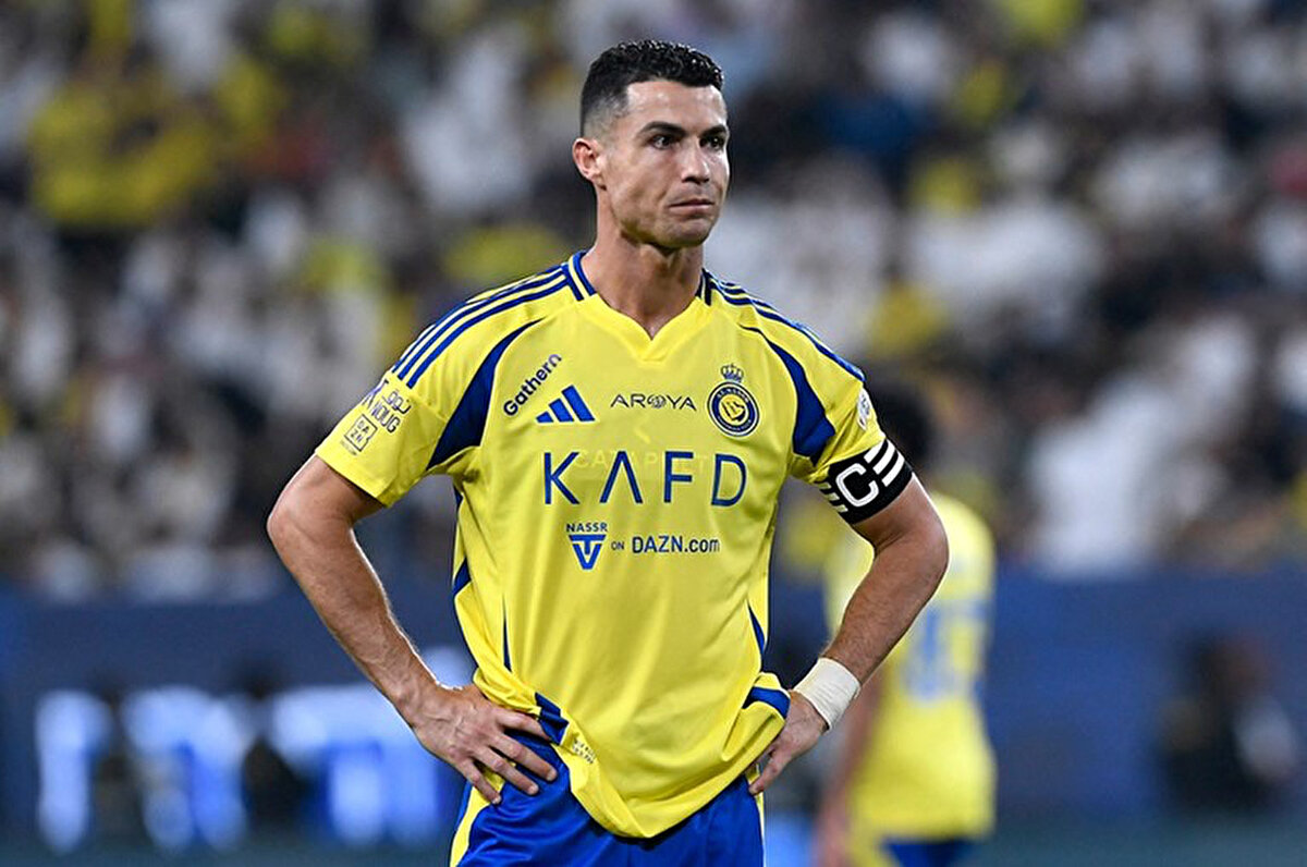 Portekiz ekibinin Gyökeres'in ayrılığı sonrası hücuma liderlik edecek bir isim aradığı ve bu nedenle Cristiano Ronaldo'nun gündeme geldiği belirtildi.<br>