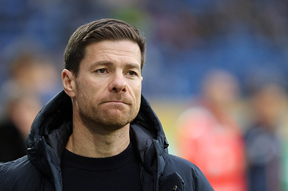 Almanya Bundesliga'da hafta sonu oynanacak Bayer Leverkusen-Borussia Dortmund maçı öncesinde Xabi Alonso soruları yanıtladı.<br>