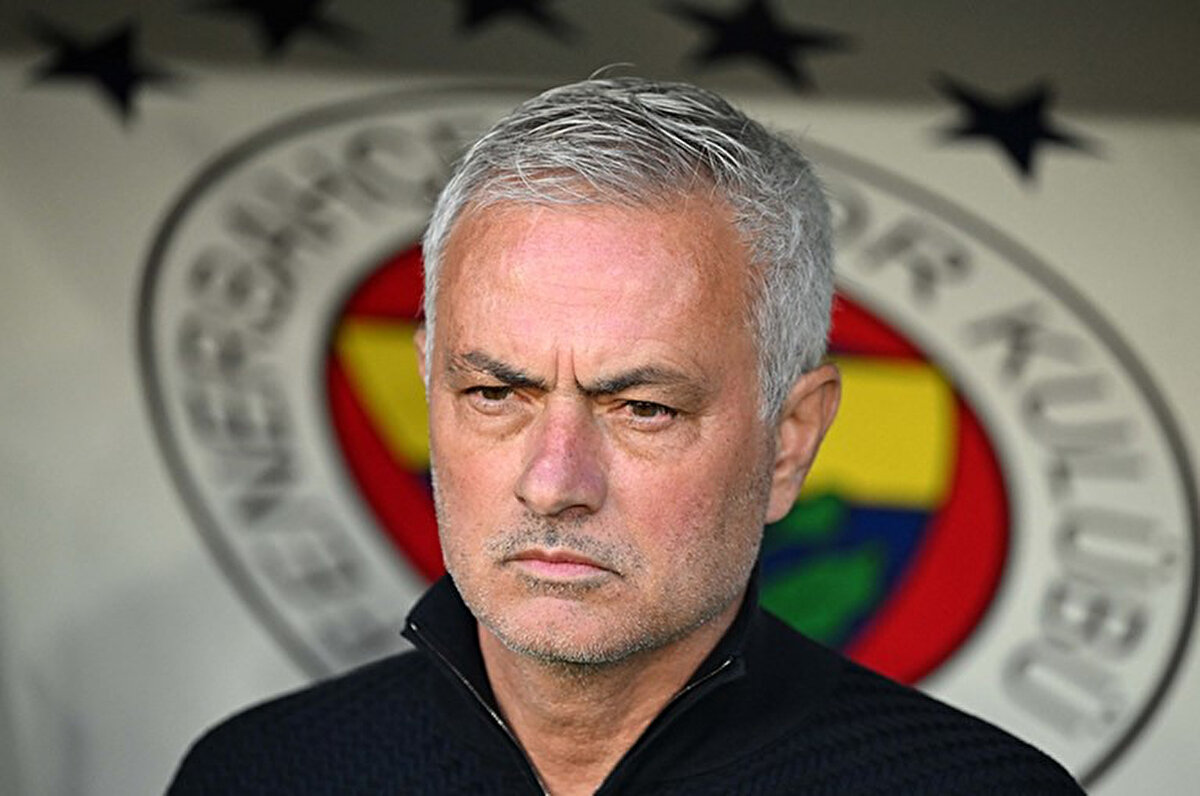 Fenerbahçe Teknik Direktörü Jose Mourinho, Başakşehir maçı öncesi açıklamalar yaptı. Mourinho'nun şampiyonluk yarışıyla ilgili sözleri dikkat çekti.<br>https://cdnuploads.aa.com.tr/uploads/Contents/2025/02/25/thumbs_b_c_99e60ea55244c7ac505476ef6338bf1f.jpg?v=012714
