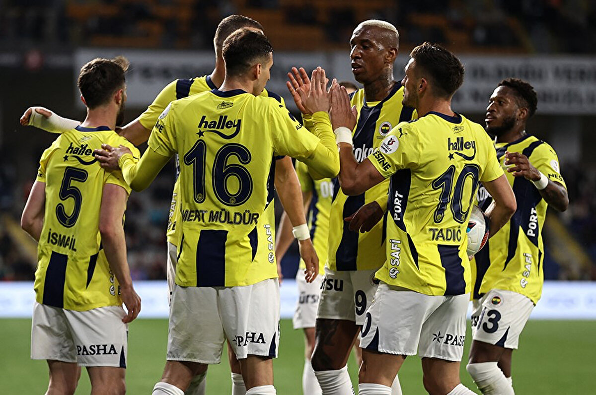 Fenerbahçe'ye galibiyeti getiren golleri 44. dakikada Mert Müldür, 60. dakikada Skriniar, 86. dakikada En-Nesyri ve 90+4'te Oğuz Aydın kaydetti.