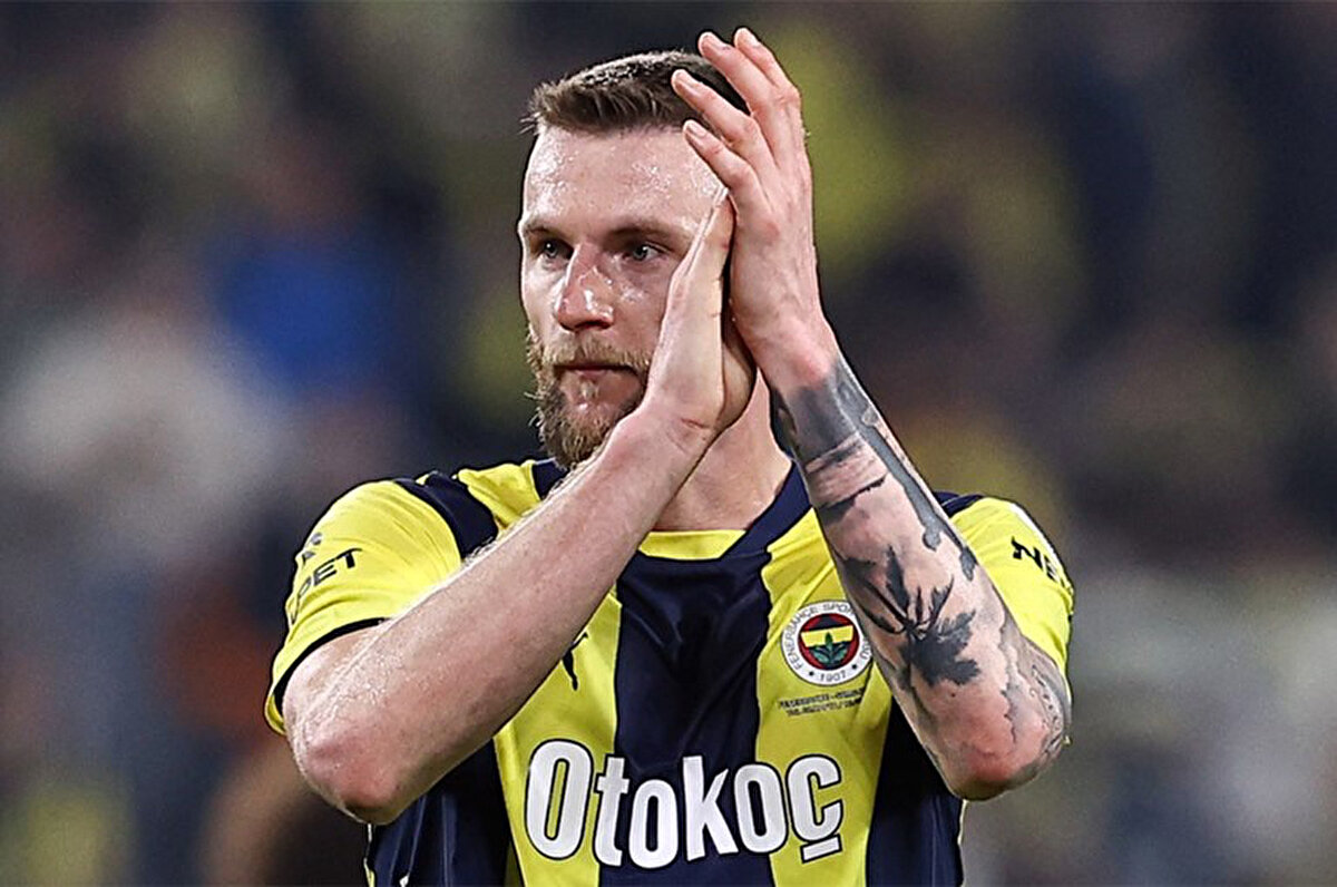 Fenerbahçe'nin savunmadaki hedefi ise Milan Skriniar. Ara transfer döneminde kiralık olarak kadrosuna kattığı deneyimli stoperin bonservisini almak isteyen Fenerbahçe, 10 milyon euro seviyelerinde bir rakama bu transferi bitirmeyi hedefliyor. Skriniar'ın bonservisinin PSG'den alınması durumunda sarı-lacivertliler ekstra bir stoper takviyesi yapmayacak.<br>
