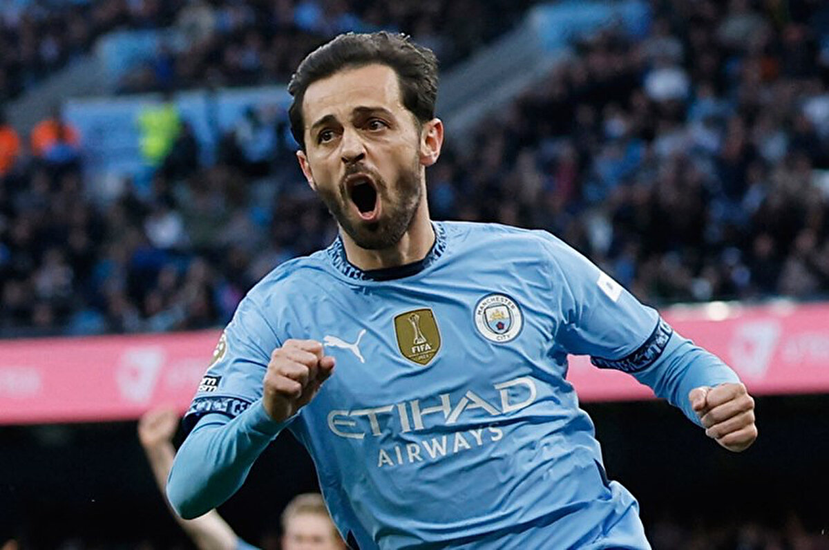 Futbolcunun menajeriyle de temas kuran sarı-kırmızılıların, Bernardo Silva'ya 3+1 yıllık sözleşme teklif ettiği belirtildi.<br>