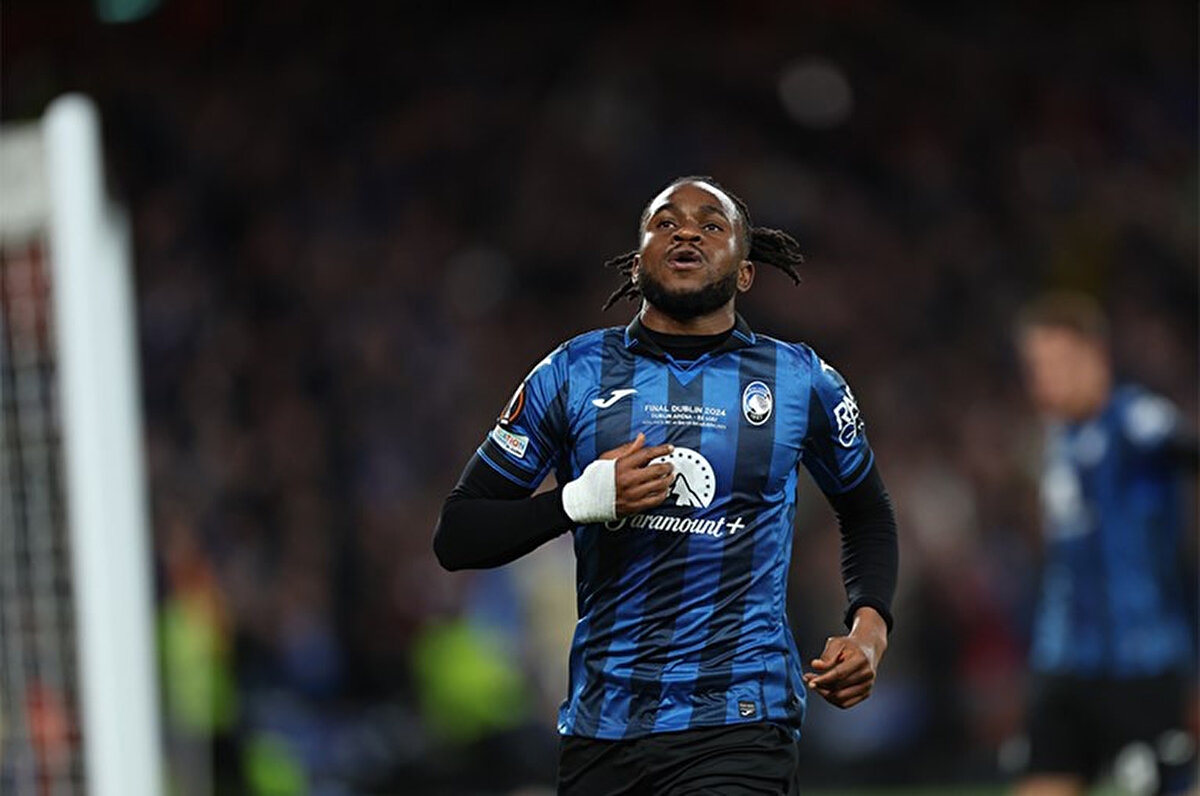 Juventus'un diğer hedefinin ise Atalanta'dan Ademola Lookman olduğu, Dusan Vlahovic'le ise yolların ayrılmasının beklendiği kaydedildi.<br>