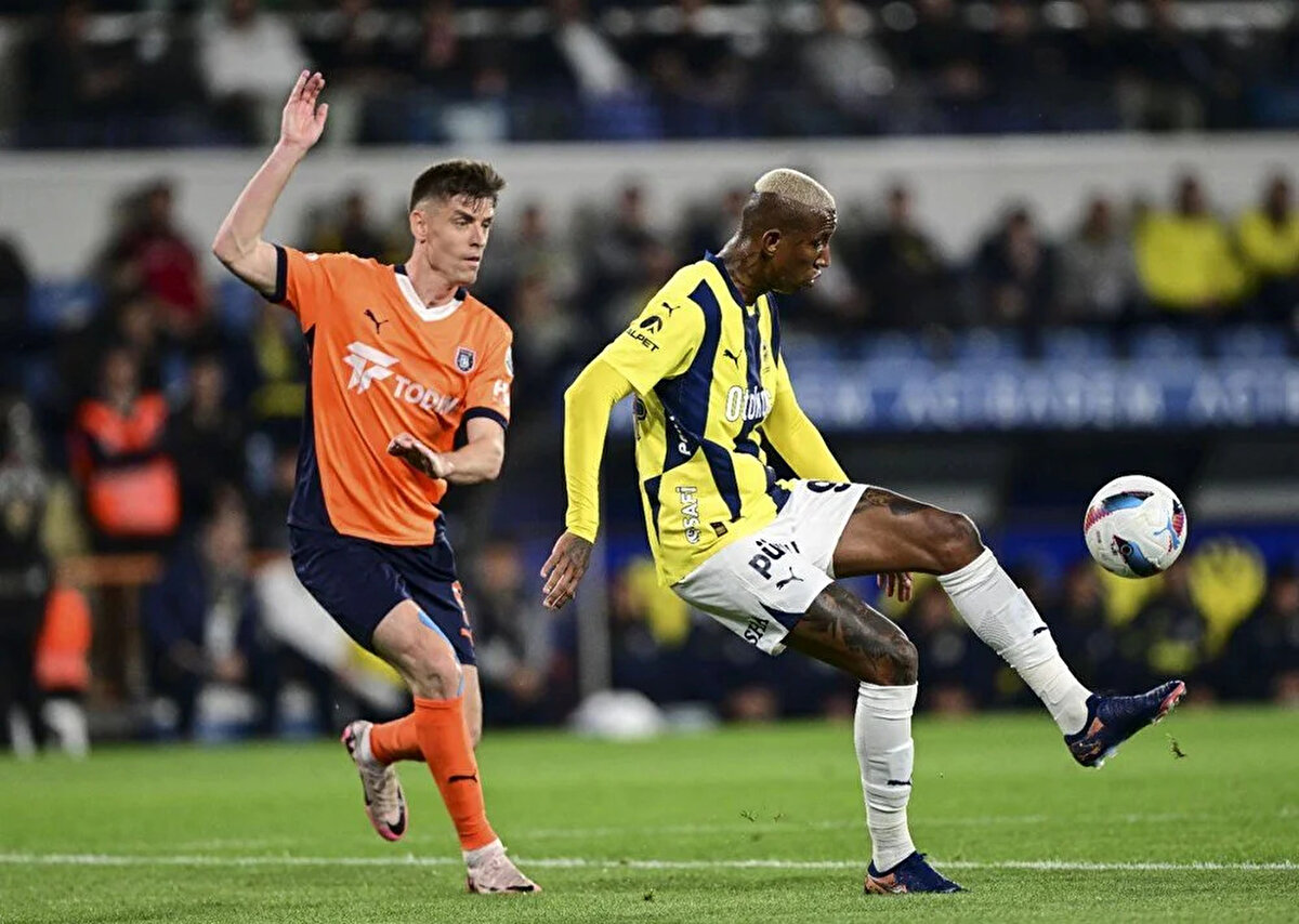 Sarı - lacivertlilerde maça ilk 11'de başlayan Anderson Talisca maç sonunda açıklama yaptı. Brezilyalı futbolcu, maç içinde Tadic ile tartışması hakkında konuştu.