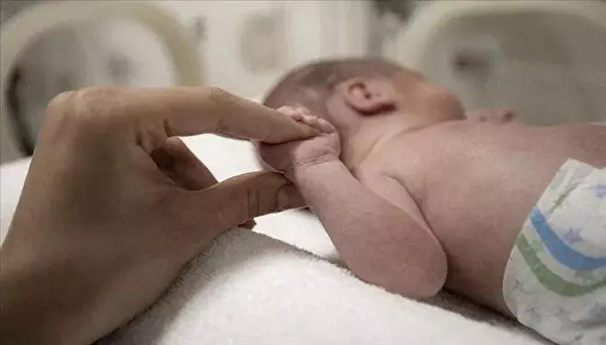 Bebek, araç koltuğuna doğru şekilde yerleştirilmeden ve aileye bu konudaki eğitim verilmeden taburcu işlemi tamamlanamayacak.