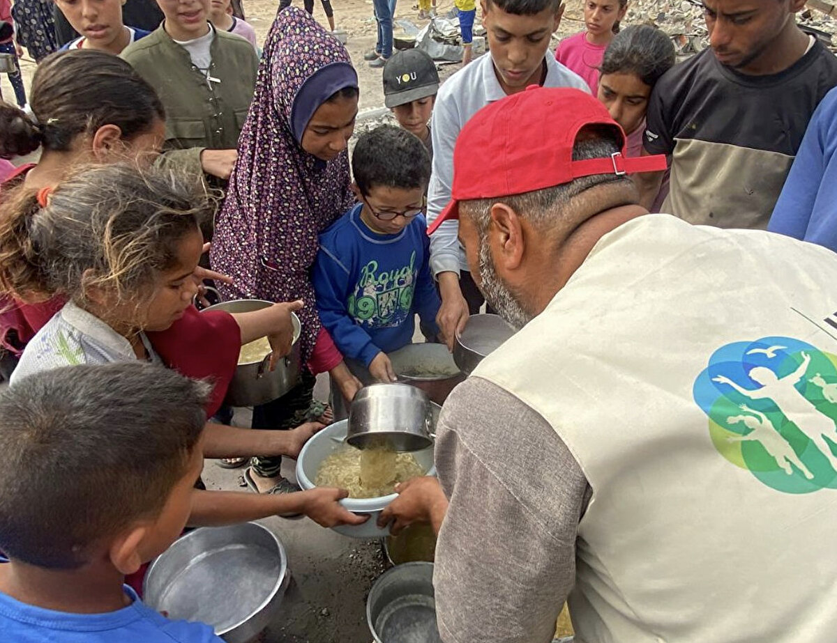 İsrail'in aylardır süren saldırıları altında büyük bir insanlık dramının yaşandığı Gazze'de, milyonlarca insan açlık ve susuzlukla mücadele ediyor.