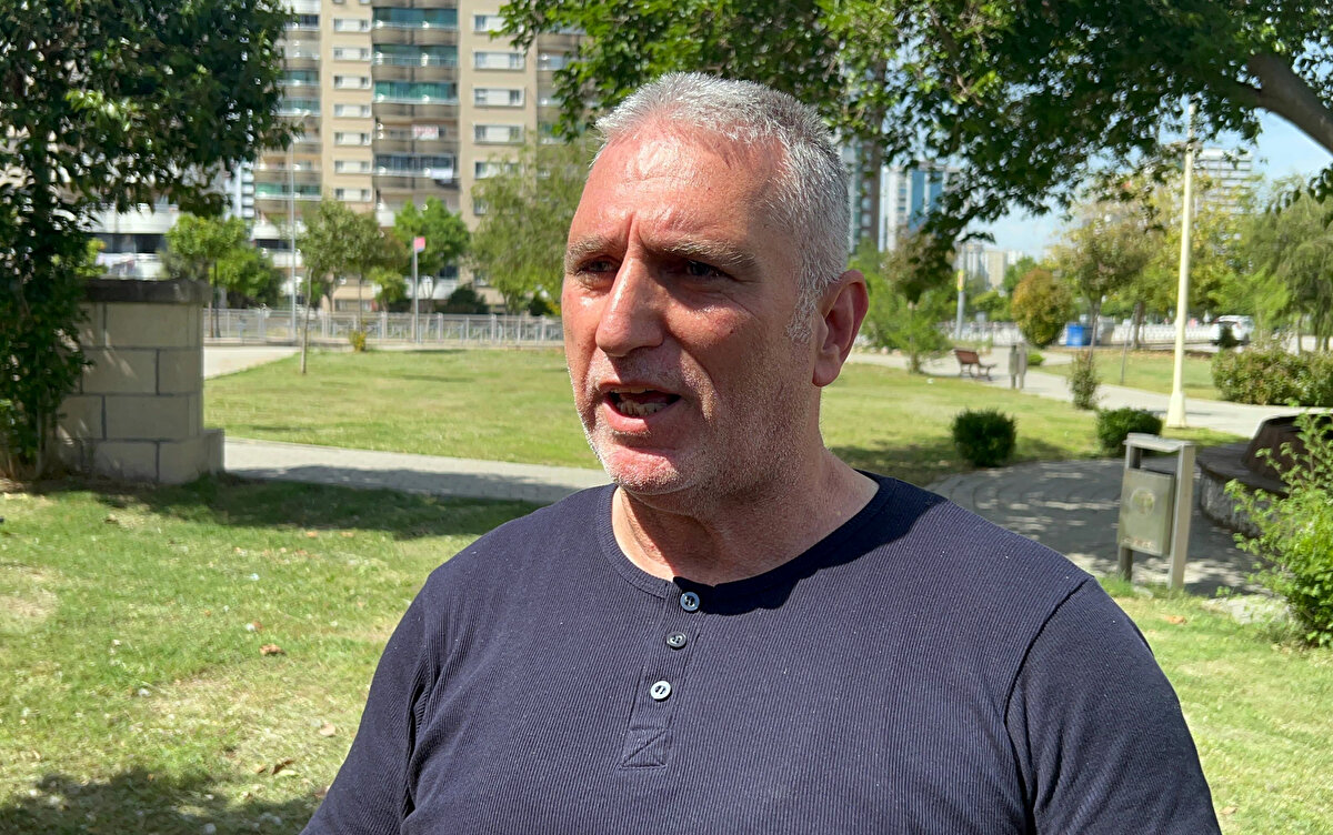 Sokak hayvanlarına beslemek için çöplerdeki ekmekleri toplayan bir site görevlisi İsa Kaplan, korkutucu bir durumla karşılaştı.